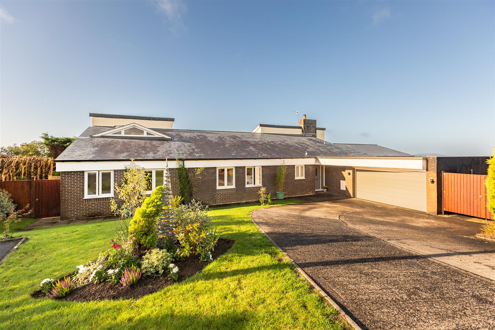 Misty Hills Close, Three Crosses, Swansea, SA4 3JF